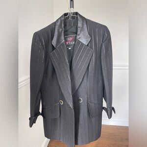 Stunning lady’s wool blazer. Italian. Striped. Size 44/ Medium